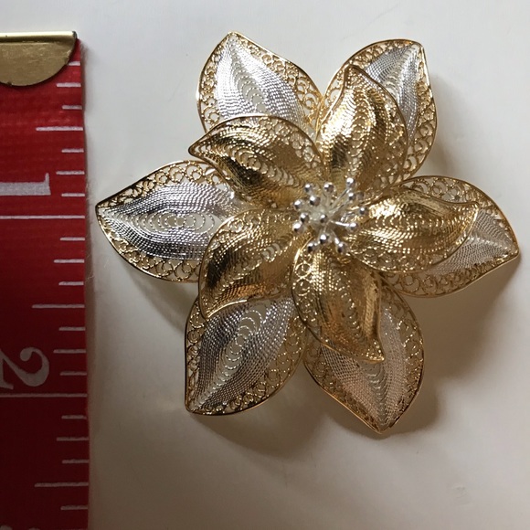 🌸 SS Flower Pin - Picture 2 of 6